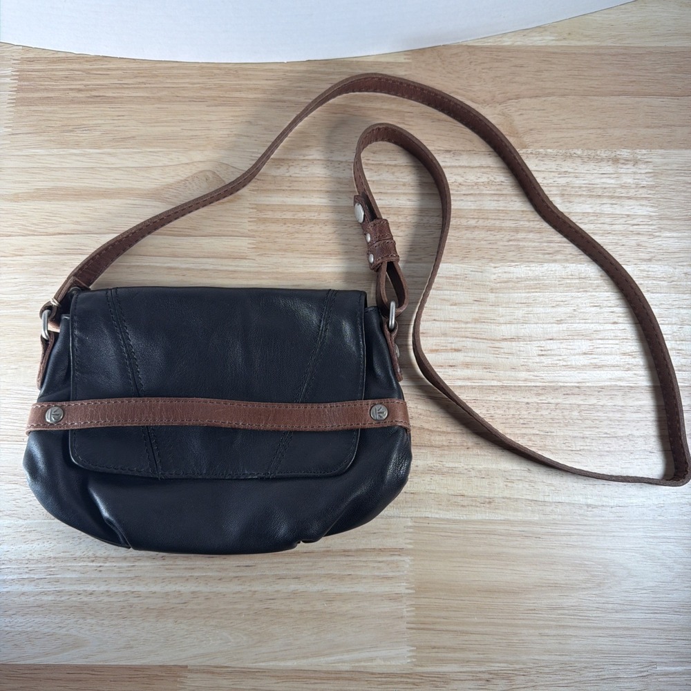 Ellington Crossbody Messenger Bag Leather Black Brown Strap Pocket Logo Lining